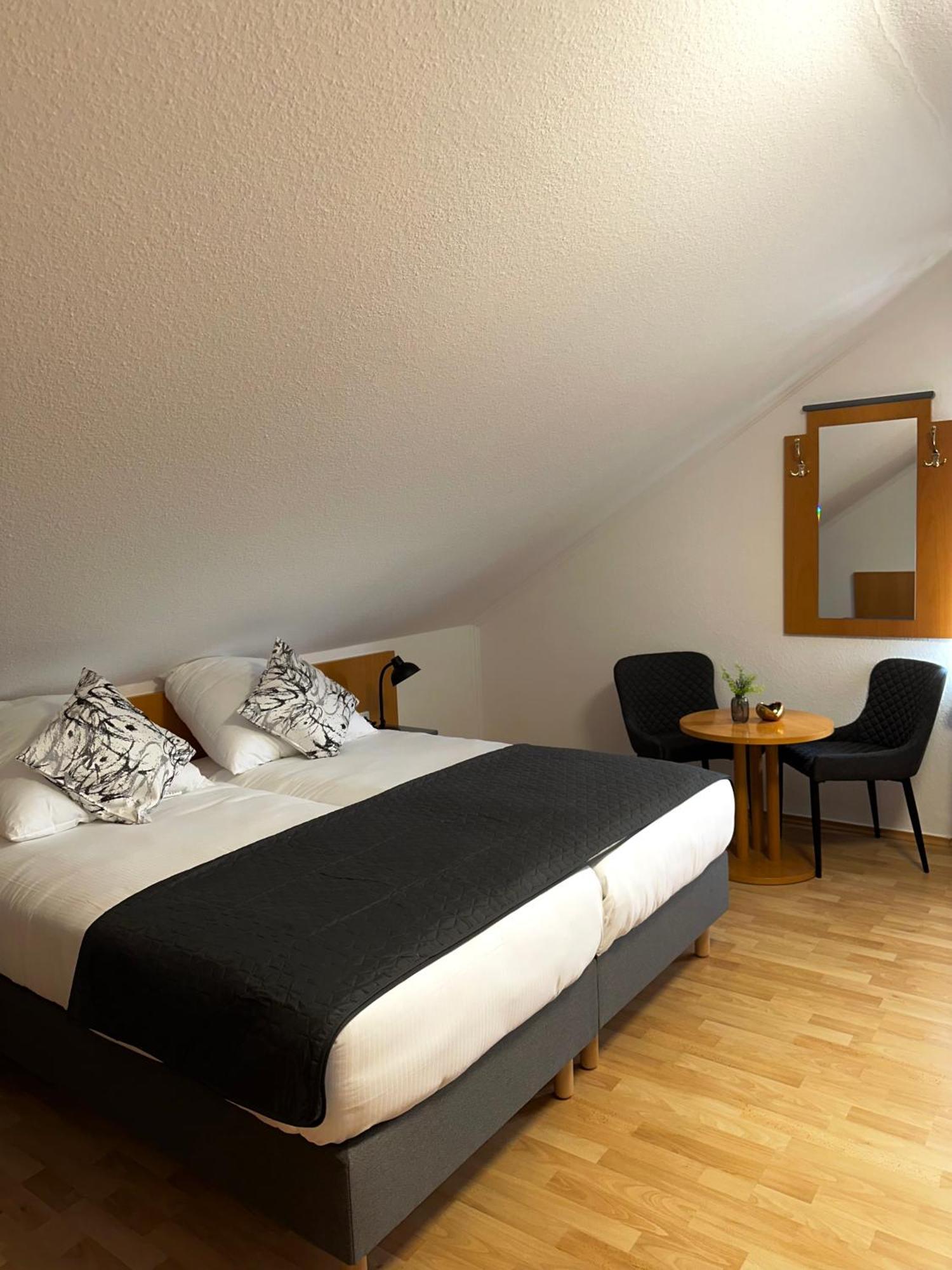 Hotel Restaurant Haus Odendahl Кёльн Экстерьер фото